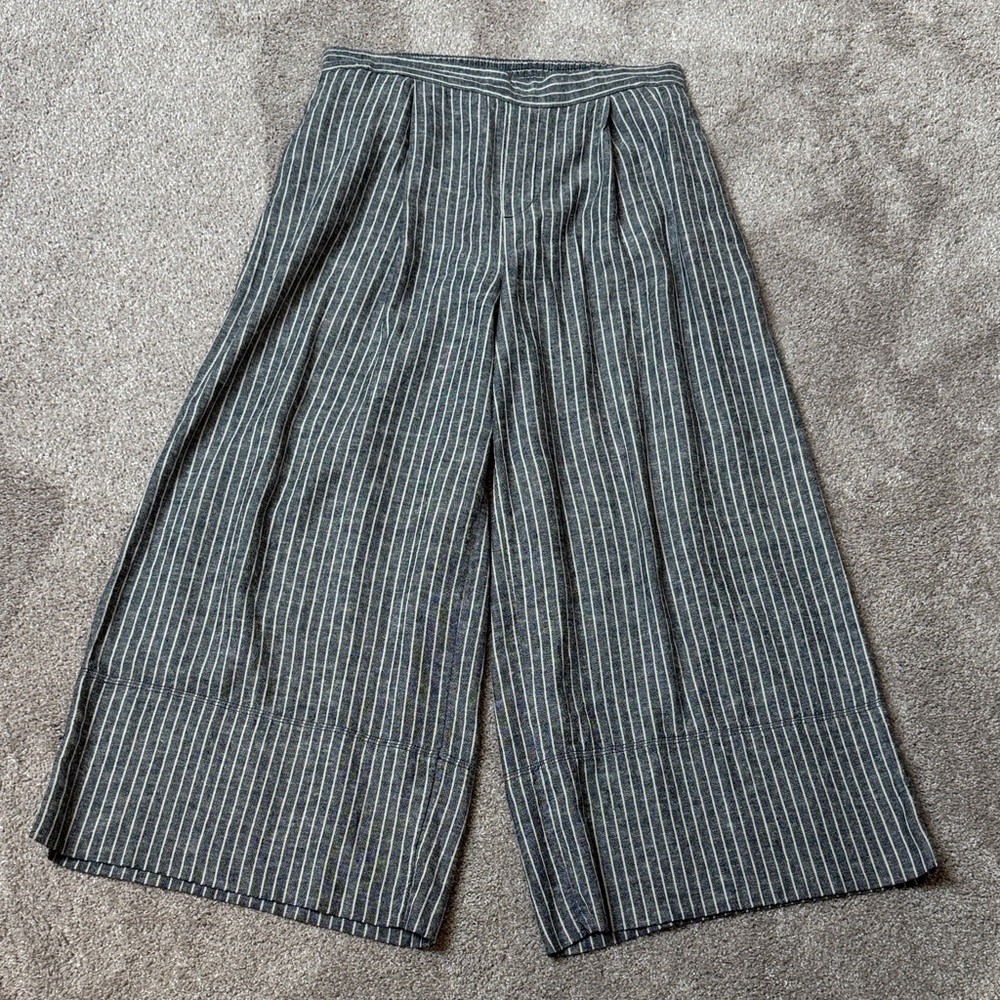 Banana republic flowy wide leg linen blend Capri pants striped small navy cream